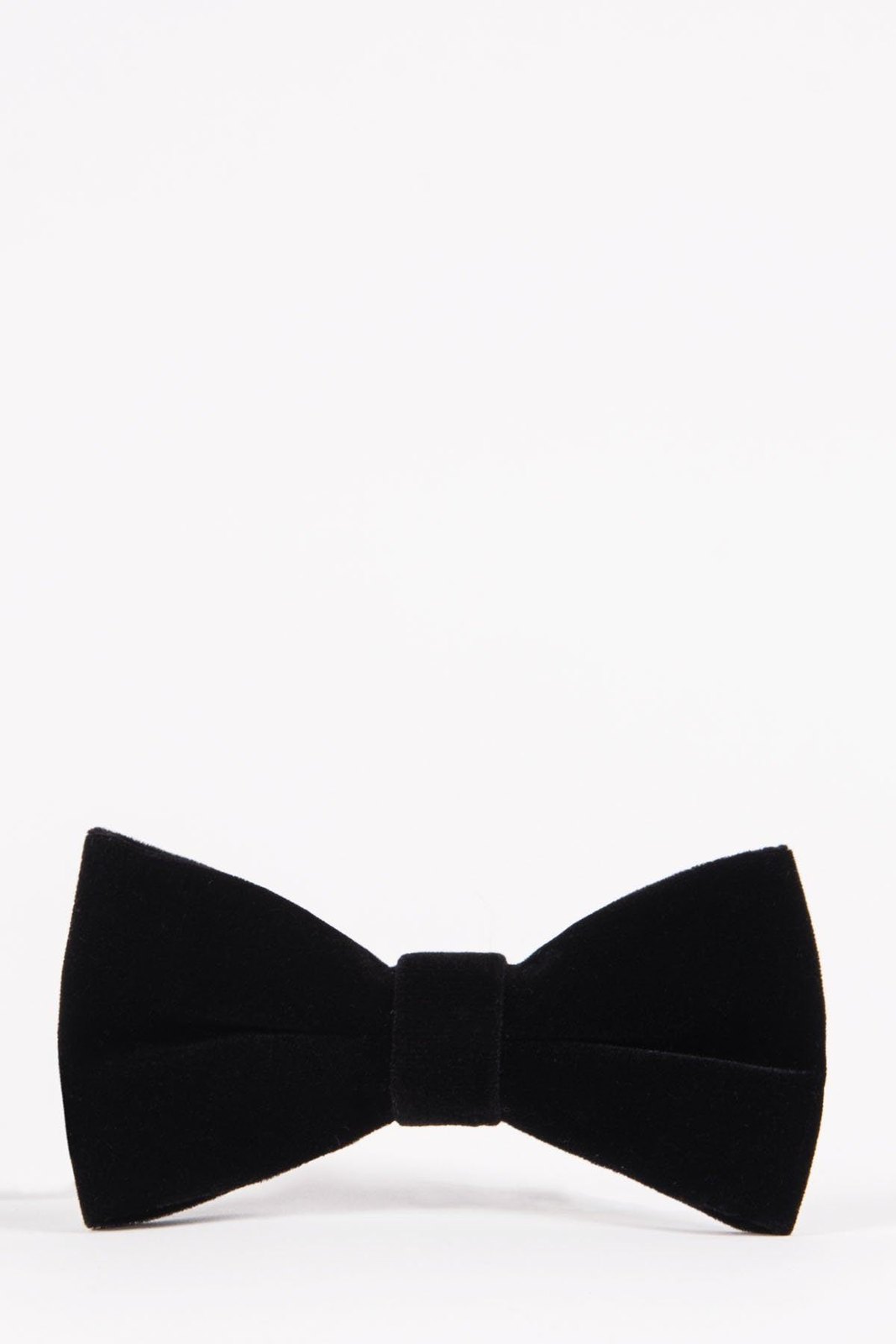 Black velvet bow tie: Review