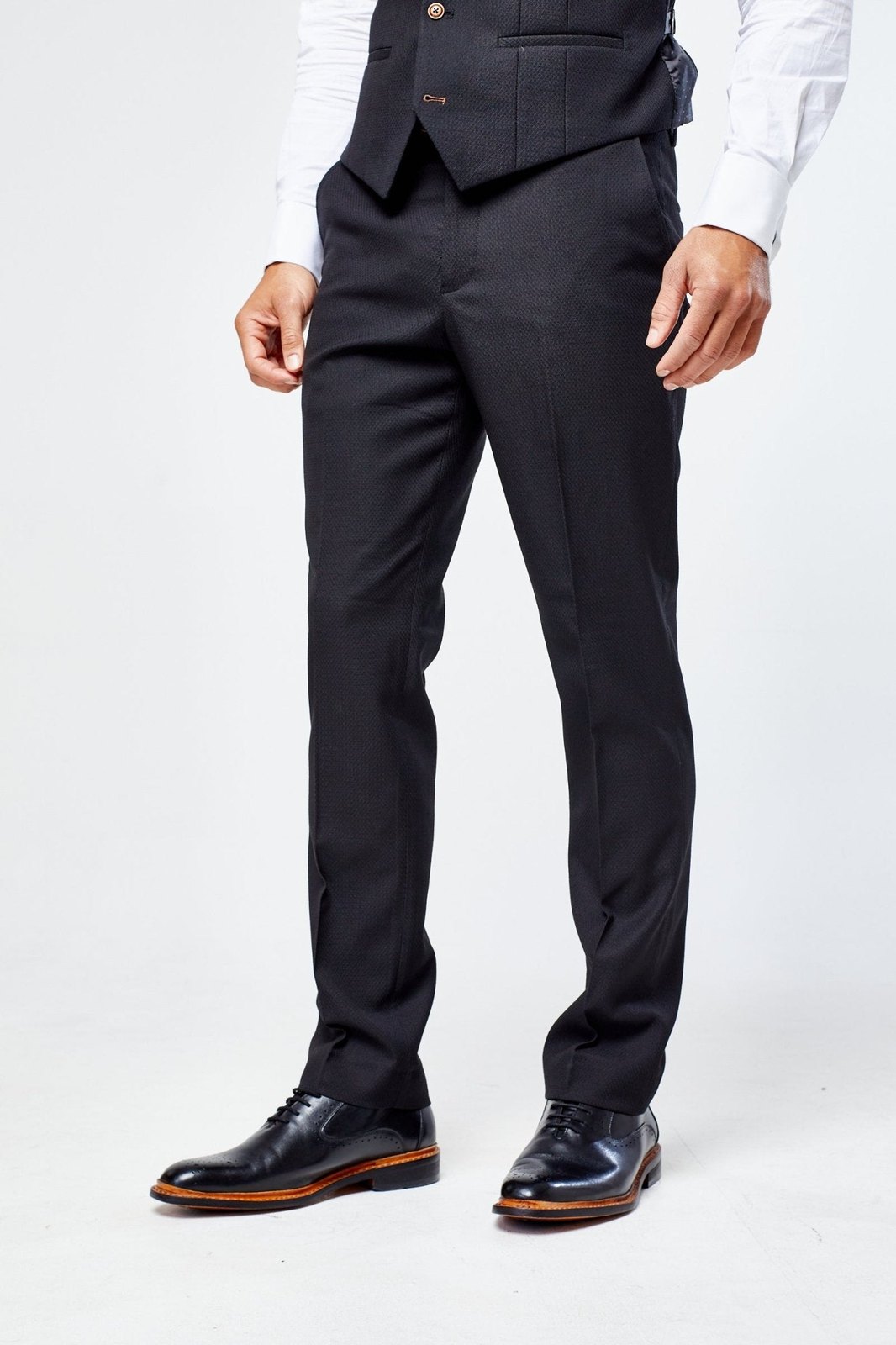 Max - Black Trouser Review: The Santoro Milan Staple for Sharp, Low-Fuss Wardrobes
